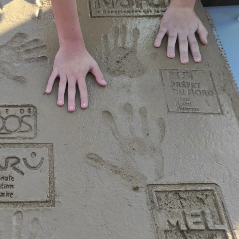 La première pierre de la future Cité des enfants et des parents a été posée à Loos