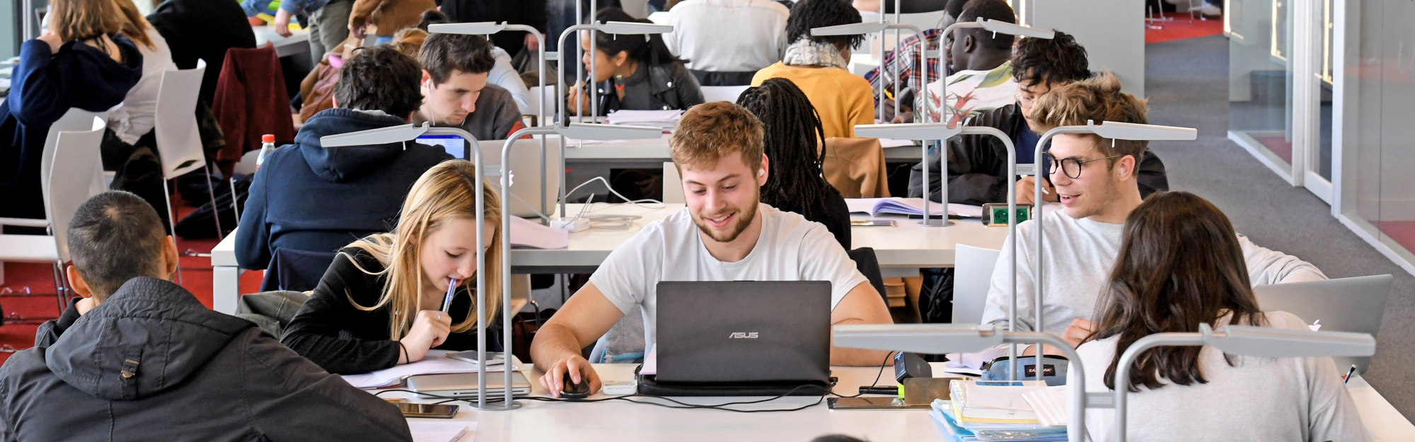 Fonds d'Aides aux Jeunes en Métropole : simplification et dématérialisation des démarches
