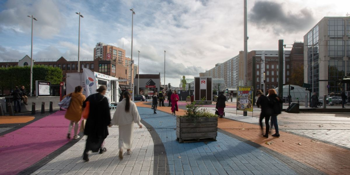 Photo - Personnes marchant à Eurotéléport